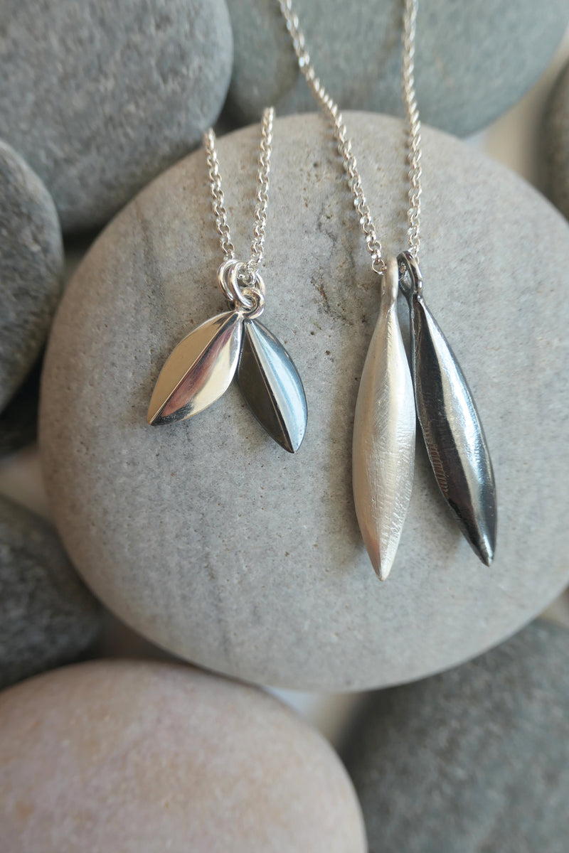 Double Pod necklace silver/oxidised 24" NC217